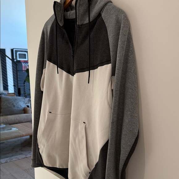 Nike Tech Men's Black and Cream - Picture 4 of 6